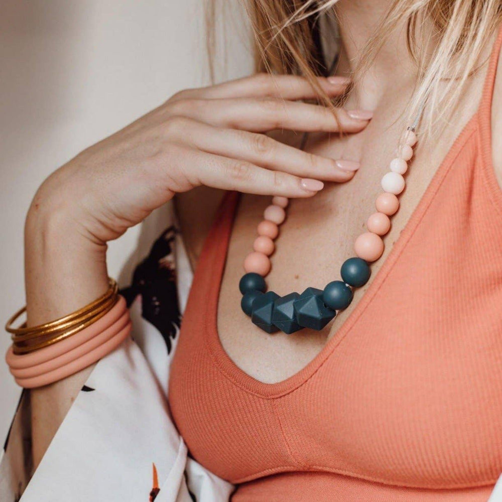 Solène | Breastfeeding, wearing and teething jewelry: Terracotta (Terracota-Nude-Pearl Pink)