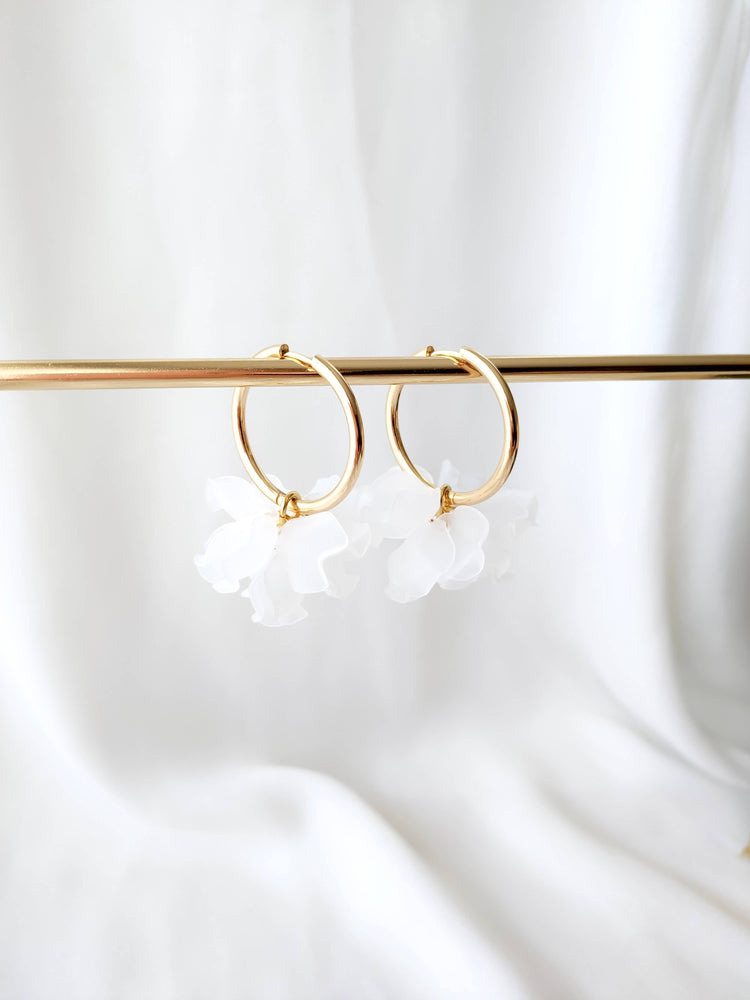 PEONY hoop earrings - White: 30 mm hoop earrings + petals