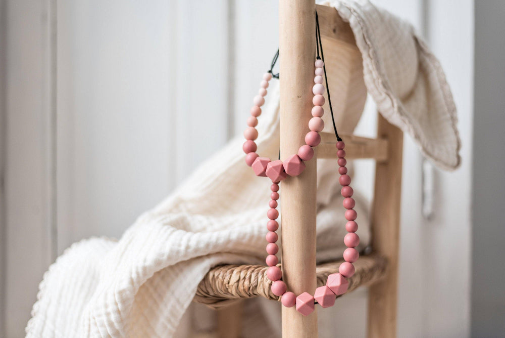 Solène | Breastfeeding, wearing and teething jewelry: Terracotta (Terracota-Nude-Pearl Pink)