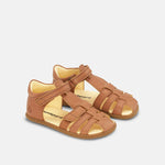 Closed barefoot sandal Rox - Brown