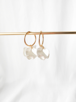 Poppy hoop earrings - Pearly white: 30 mm hoop earrings + petals