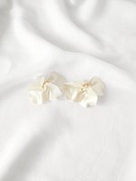 Poppy hoop earrings - Pearly white: 30 mm hoop earrings + petals